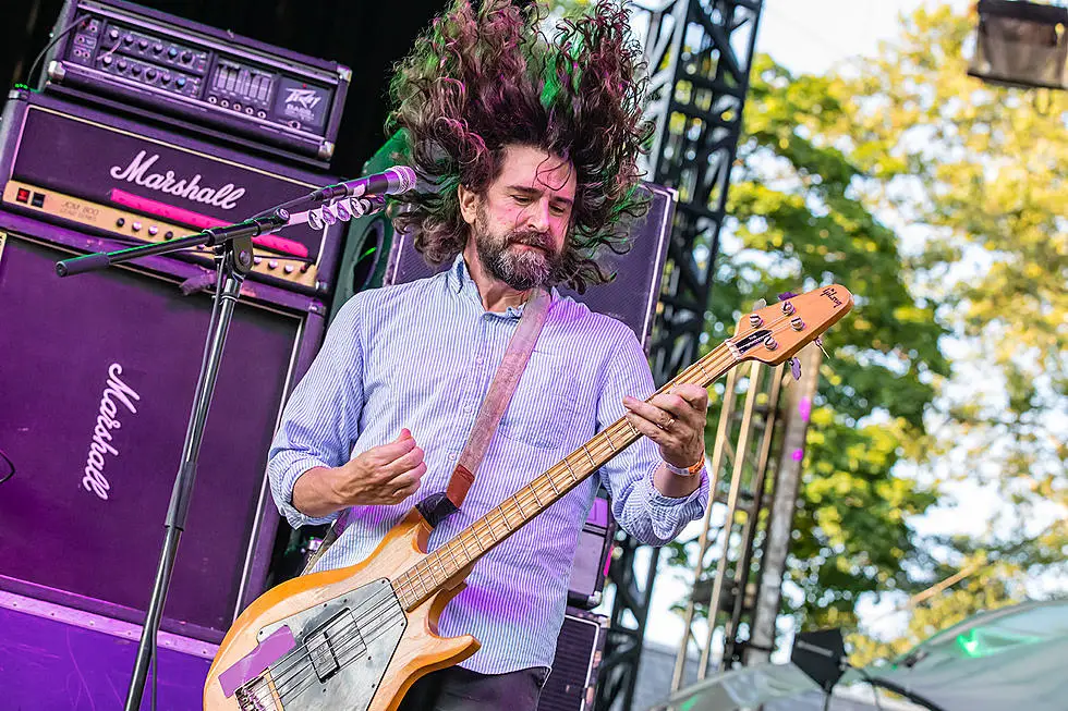 An Interview with Lou Barlow of Dinosaur Jr.